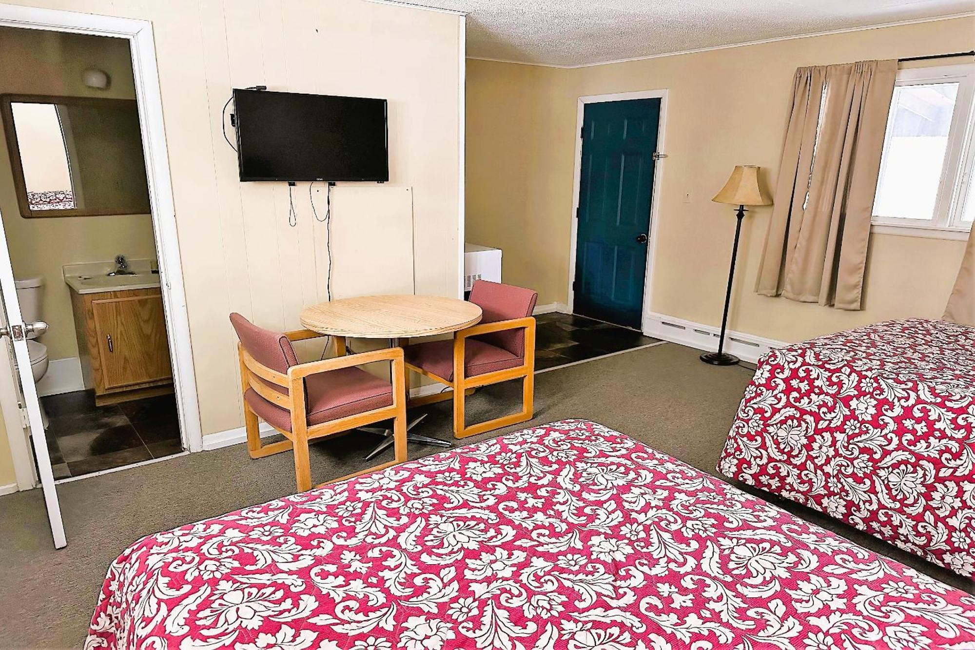 Love Hotels Timberline By Oyo Lake Superior Ironwood Buitenkant foto